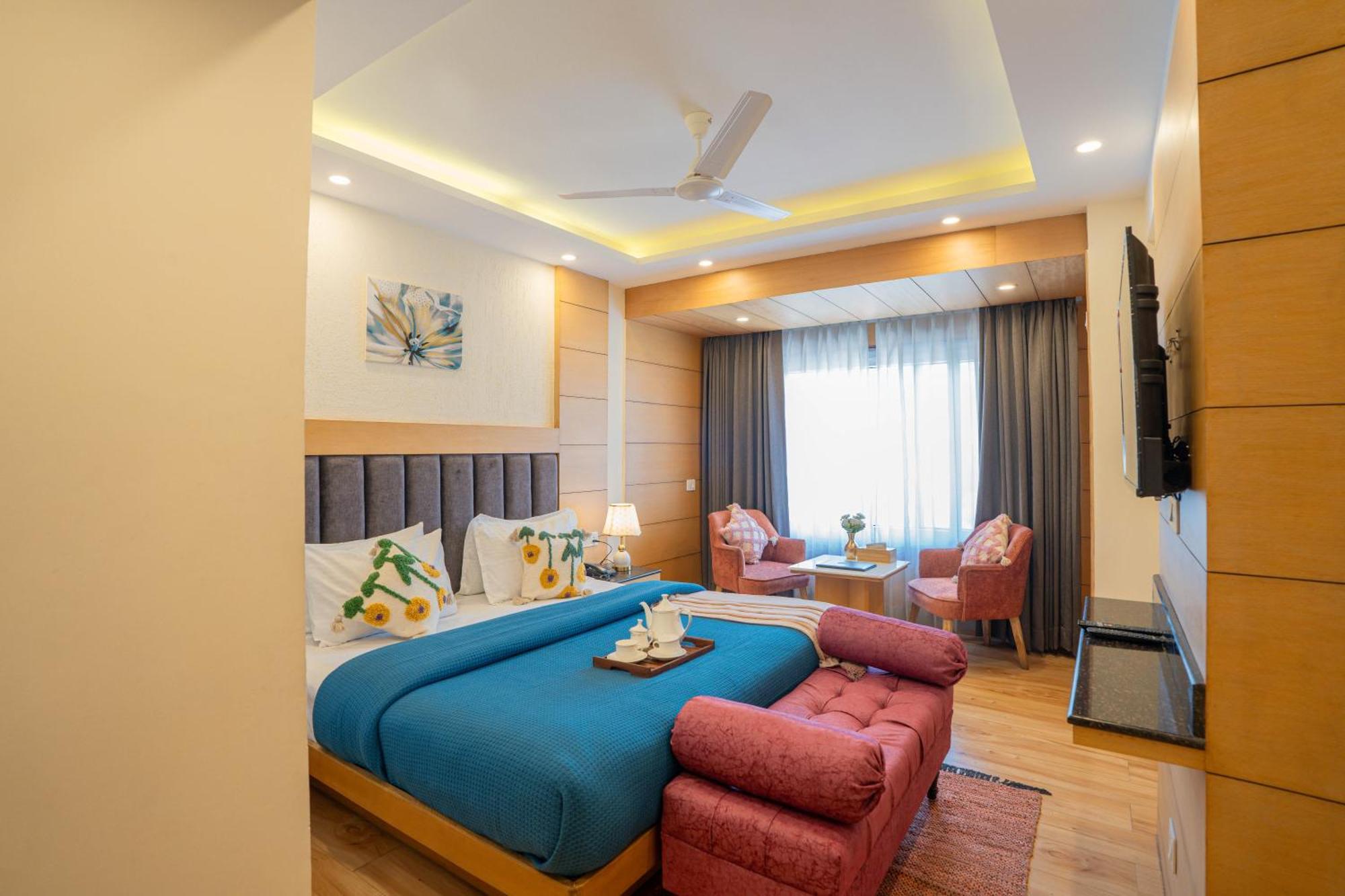 מוסורי Hotel Super @Mall Road מראה חיצוני תמונה